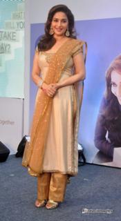 Madhuri Dixit feet photo thumbnail