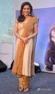 Madhuri Dixit feet photo thumbnail