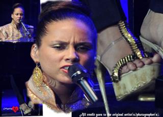 Alicia Keys feet photo thumbnail