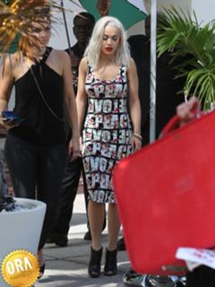 Rita Ora feet photo thumbnail
