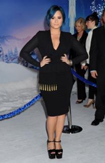 Demi Lovato feet photo thumbnail