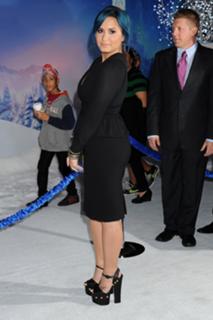 Demi Lovato feet photo thumbnail