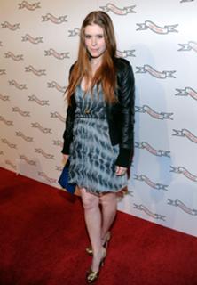 Kate Mara feet photo thumbnail
