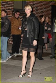 Jennifer Lawrence feet photo thumbnail