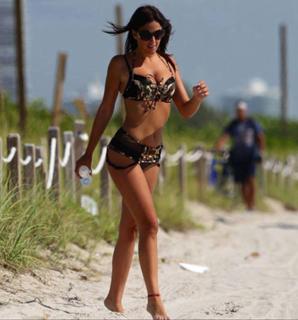 Claudia Romani feet photo thumbnail