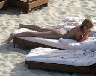 Mandy Moore feet photo thumbnail