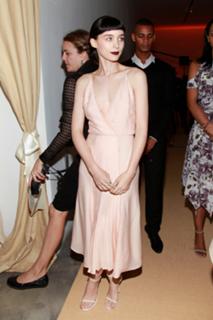 Rooney Mara feet photo thumbnail