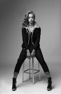 Jasmine Sanders feet photo thumbnail