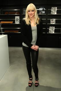 Anna Faris feet photo thumbnail