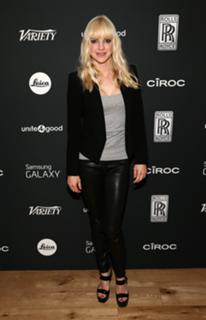 Anna Faris feet photo thumbnail