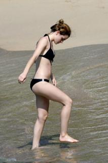 Emma Watson feet photo thumbnail