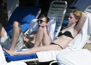 Emma Watson feet photo thumbnail