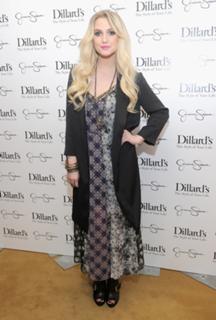 Ashlee Simpson feet photo thumbnail