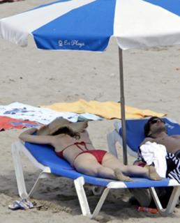 Heather Graham feet photo thumbnail
