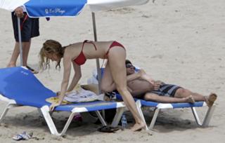 Heather Graham feet photo thumbnail