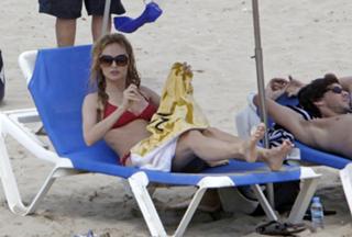 Heather Graham feet photo thumbnail