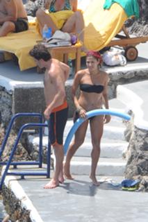 Eva Mendes feet photo thumbnail