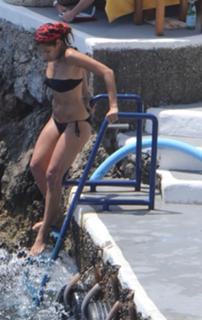 Eva Mendes feet photo thumbnail