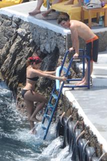 Eva Mendes feet photo thumbnail