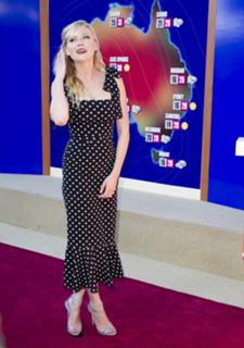 Kirsten Dunst feet photo thumbnail