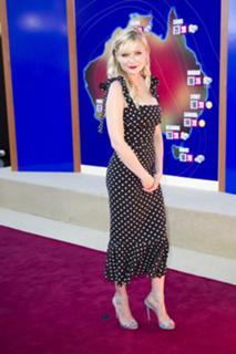 Kirsten Dunst feet photo thumbnail