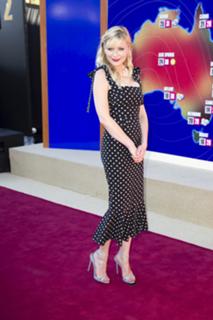 Kirsten Dunst feet photo thumbnail