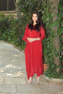 Aishwarya Rai Bachchan feet photo thumbnail
