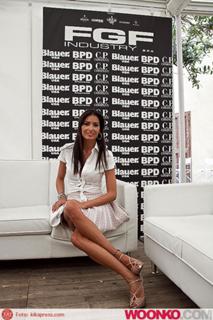 Elisabetta Gregoraci feet photo thumbnail