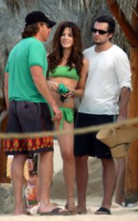 Kate Beckinsale feet photo thumbnail