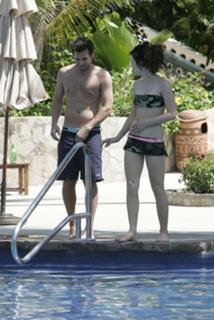 Kate Beckinsale feet photo thumbnail
