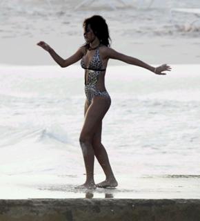 Rihanna feet photo thumbnail