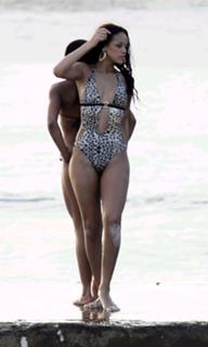 Rihanna feet photo thumbnail