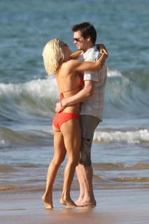 Jenny McCarthy-Wahlberg feet photo thumbnail