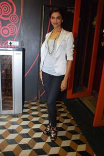 Deepika Padukone feet photo thumbnail