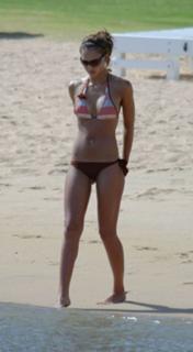 Jessica Alba feet photo thumbnail