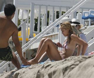 Jessica Alba feet photo thumbnail