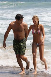 Jessica Alba feet photo thumbnail