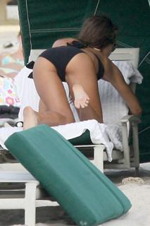 Jessica Alba feet photo thumbnail