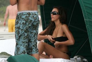 Jessica Alba feet photo thumbnail
