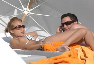Jessica Alba feet photo thumbnail