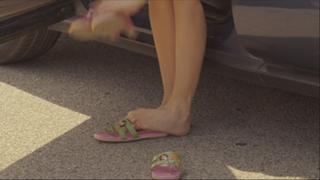 Emily Blunt feet photo thumbnail