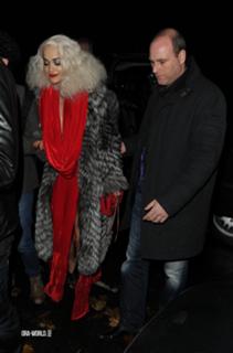 Rita Ora feet photo thumbnail