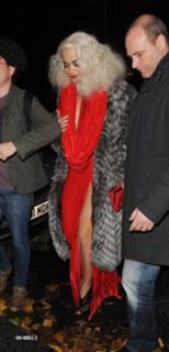 Rita Ora feet photo thumbnail
