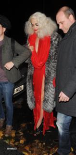 Rita Ora feet photo thumbnail