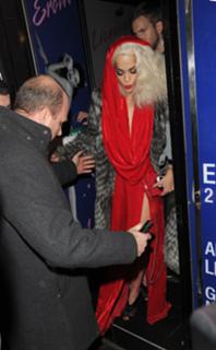 Rita Ora feet photo thumbnail