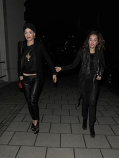 Rita Ora feet photo thumbnail