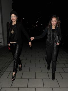 Rita Ora feet photo thumbnail