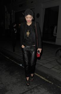 Rita Ora feet photo thumbnail