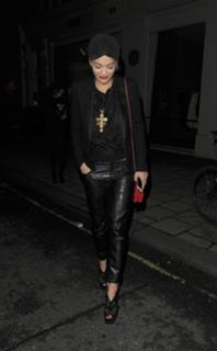 Rita Ora feet photo thumbnail