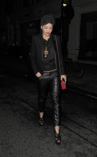 Rita Ora feet photo thumbnail
